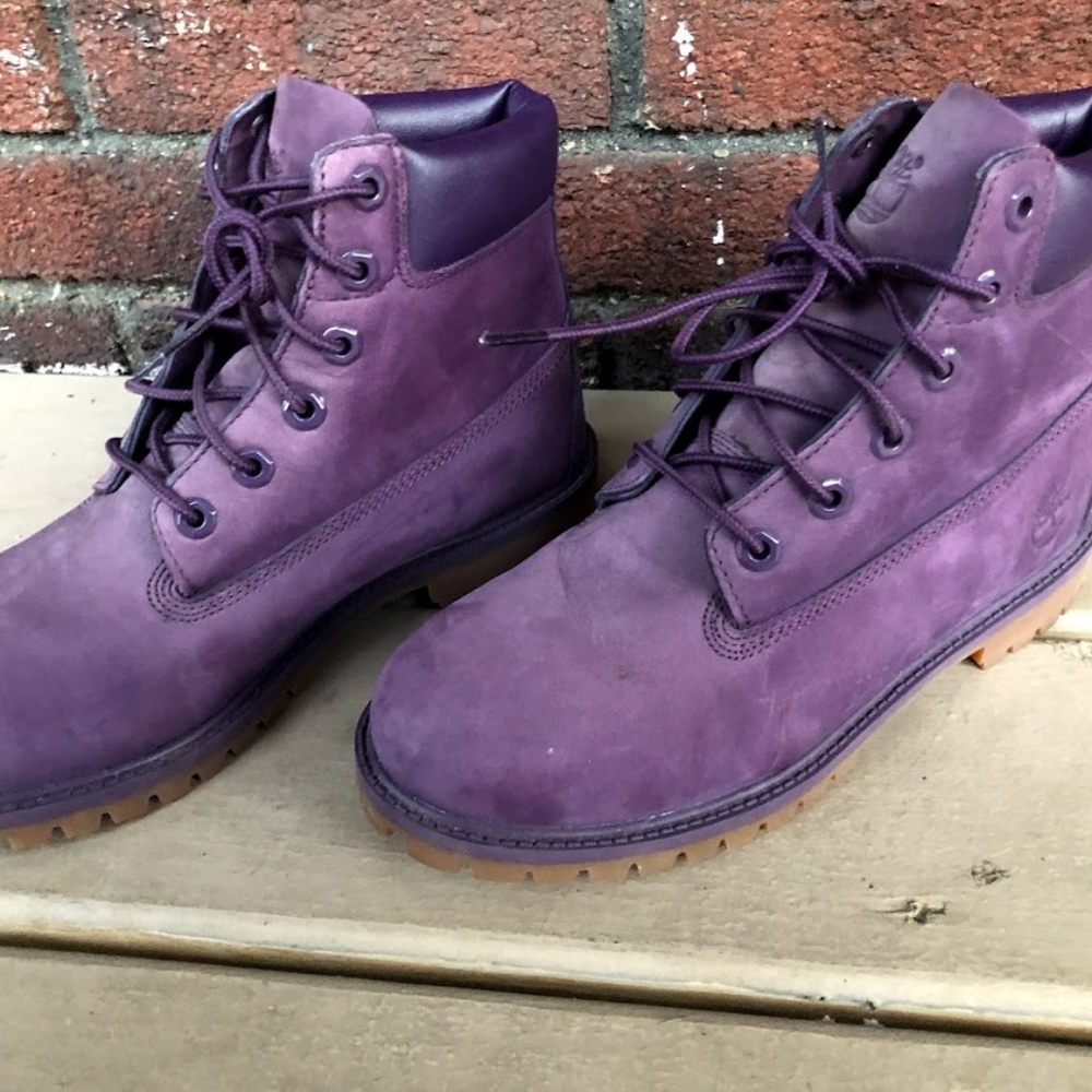 Purple Timberlands size 6. Preowned - Picture 3 of 4
